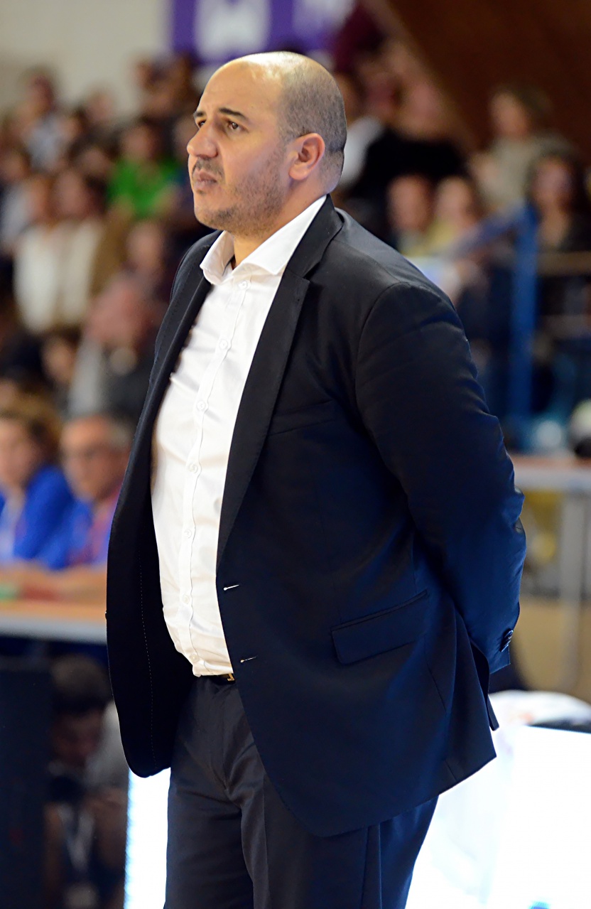 Coach_Rachid_Perplexe_F